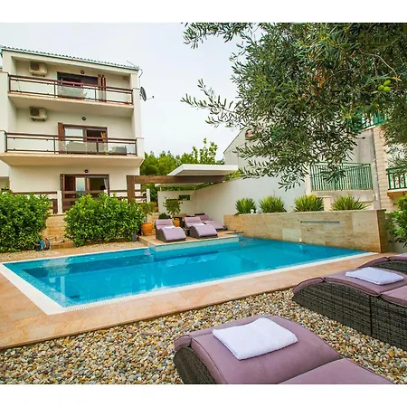 Arte Apartment